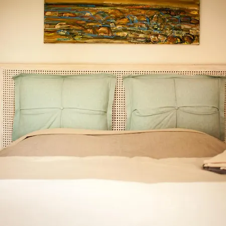 Vintage Studio Apartment *
